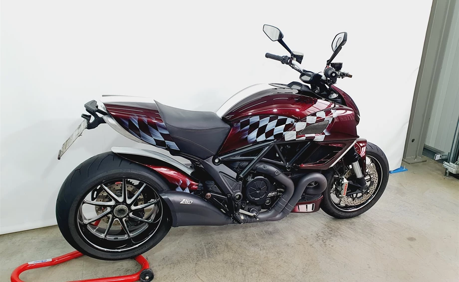 Angebot Ducati Diavel Carbon Bild 4: Angebot Ducati Diavel Carbon