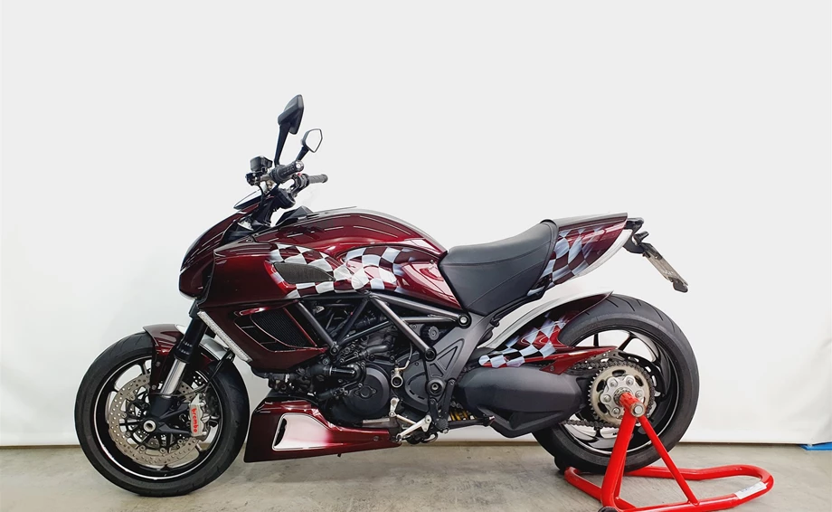 Angebot Ducati Diavel Carbon Bild 6: Angebot Ducati Diavel Carbon