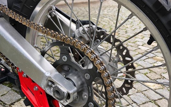 Gebrauchtmotorrad Honda CRF250R - Bild 2 Gebrauchtmotorrad Honda CRF250R - Bild 2