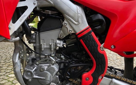 Gebrauchtmotorrad Honda CRF250R - Bild 4 Gebrauchtmotorrad Honda CRF250R - Bild 4