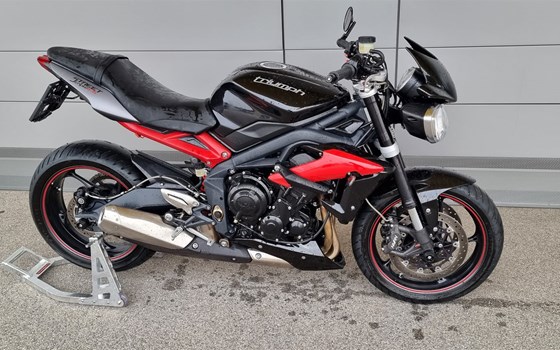 Gebrauchtmotorrad Triumph Street Triple 675 R - Bild 2 Gebrauchtmotorrad Triumph Street Triple 675 R - Bild 2