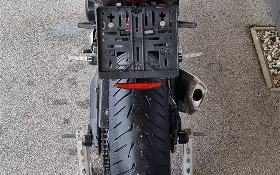 Gebrauchtmotorrad Triumph Street Triple 675 R - Bild 9 Gebrauchtmotorrad Triumph Street Triple 675 R - Bild 9