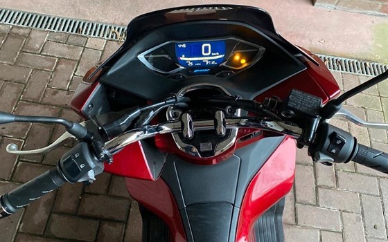 Gebrauchtmotorrad Honda PCX125 - Bild 3 Gebrauchtmotorrad Honda PCX125 - Bild 3