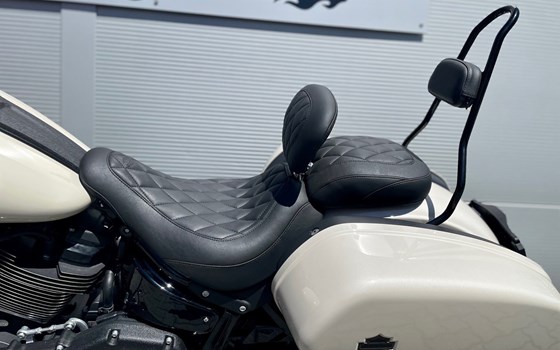 Gebrauchtmotorrad Harley-Davidson Softail Low Rider ST - Bild 3