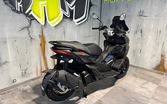 Neufahrzeug Aprilia SR GT ABS 125 - Bild 2