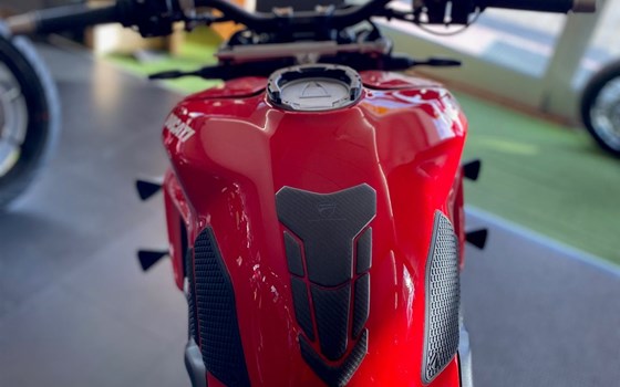 Gebrauchtmotorrad Ducati Streetfighter V4 S - Bild 4