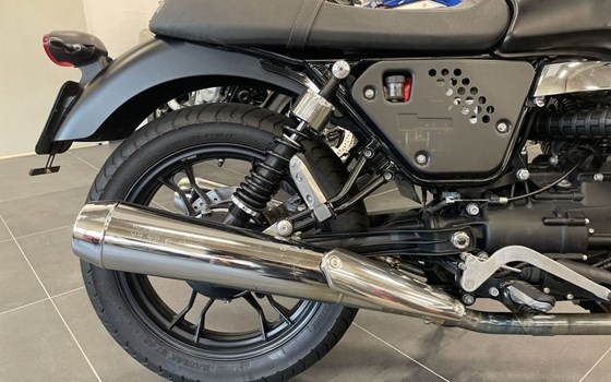 Gebrauchtmotorrad Moto Guzzi V7 III Stone - Bild 10
