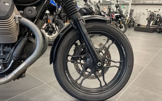 Gebrauchtmotorrad Moto Guzzi V7 III Stone - Bild 8