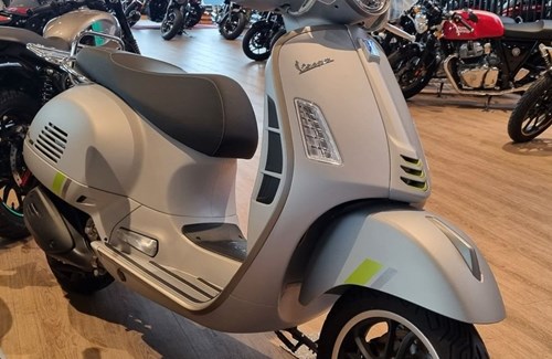 Gebrauchtmotorrad Vespa GTS 300 hpe Super Tech