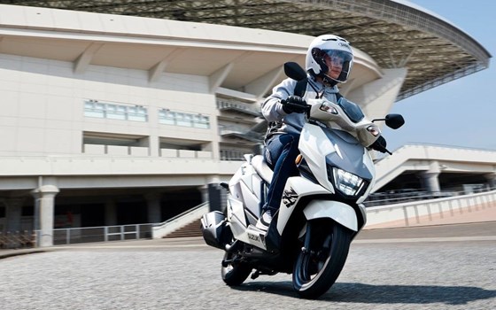 Gebrauchtmotorrad Suzuki Avenis 125 - Bild 7