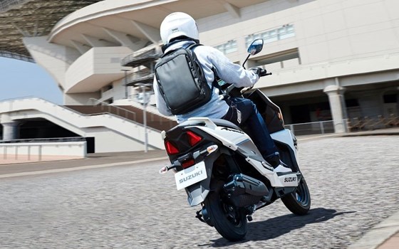 Gebrauchtmotorrad Suzuki Avenis 125 - Bild 8