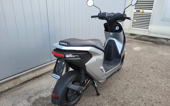 Gebrauchtmotorrad Honda EM1 e - Bild 3 Gebrauchtmotorrad Honda EM1 e - Bild 3