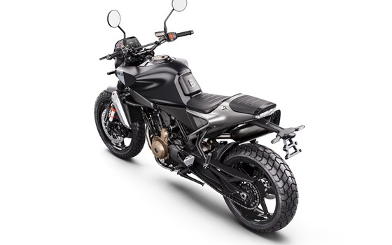 Gebrauchtmotorrad Husqvarna Svartpilen 801 - Bild 3