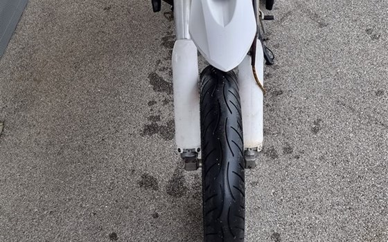Gebrauchtmotorrad Motorhispania MH10 125 SM - Bild 8 Gebrauchtmotorrad Motorhispania MH10 125 SM - Bild 8