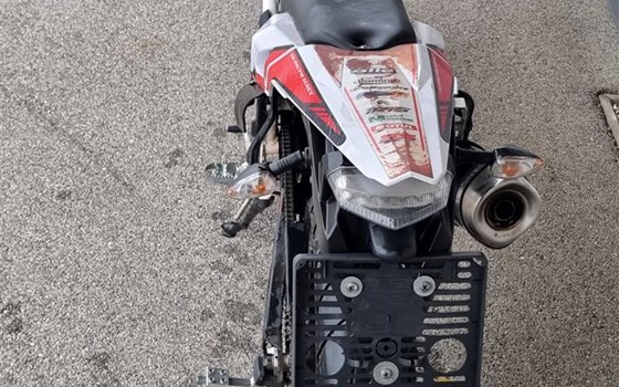 Gebrauchtmotorrad Motorhispania MH10 125 SM - Bild 9 Gebrauchtmotorrad Motorhispania MH10 125 SM - Bild 9