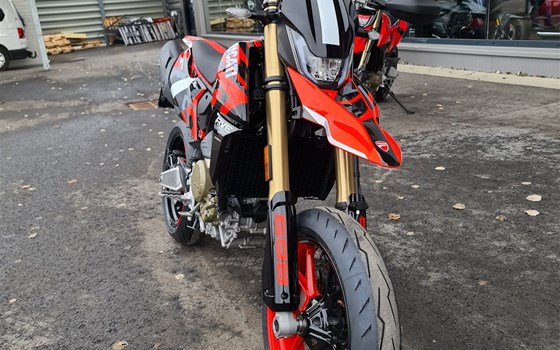 Neufahrzeug Ducati Hypermotard 698 Mono RVE - Bild 3 Neufahrzeug Ducati Hypermotard 698 Mono RVE - Bild 3