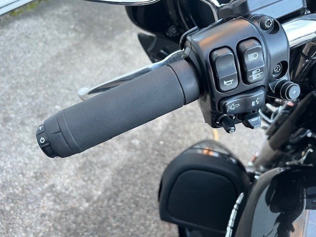 Harley-Davidson Touring Electra Glide Ultra Limited FLHTK (Black Quartz Metallic) - Bild 11