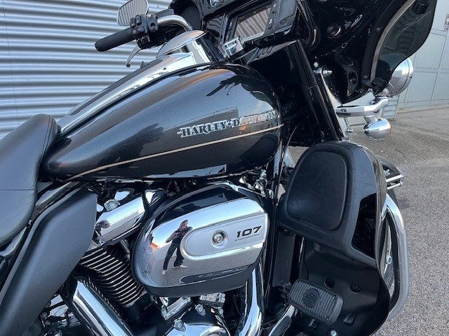 Harley-Davidson Touring Electra Glide Ultra Limited FLHTK (Black Quartz Metallic) - Bild 2