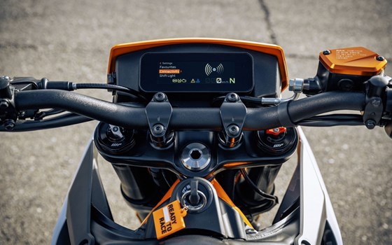 Neufahrzeug KTM 390 SMC R - Bild 8