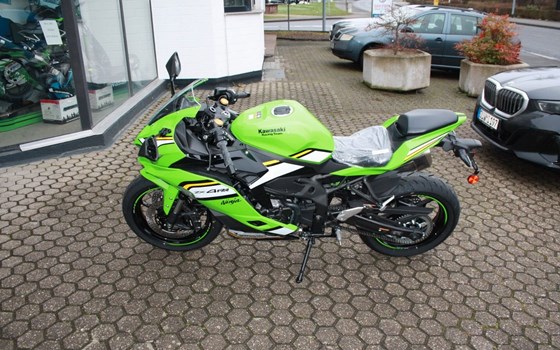 Neufahrzeug Kawasaki Ninja ZX-4RR - Bild 1