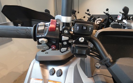 Neufahrzeug QJ Motor SFA 1000 ABS EPS DLX TOURING - Bild 11