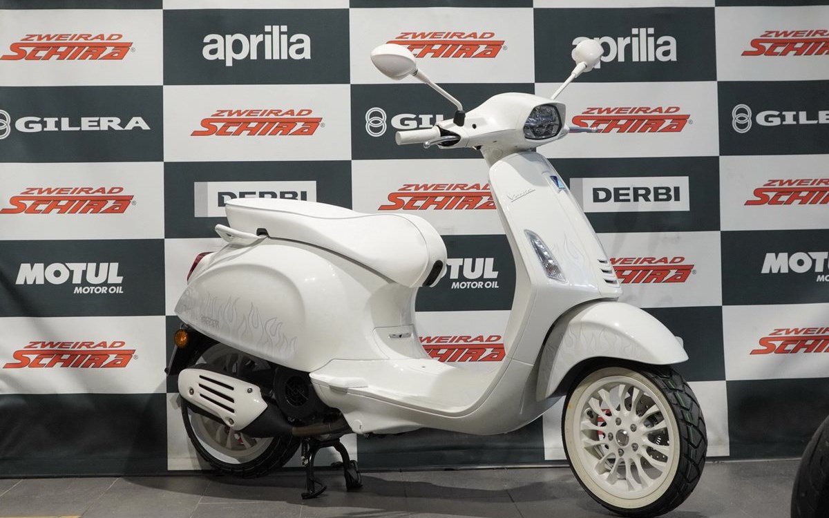 Zum Vergrößern bitte anklicken! Angebot Vespa Sprint Justin Bieber X Vespa 50