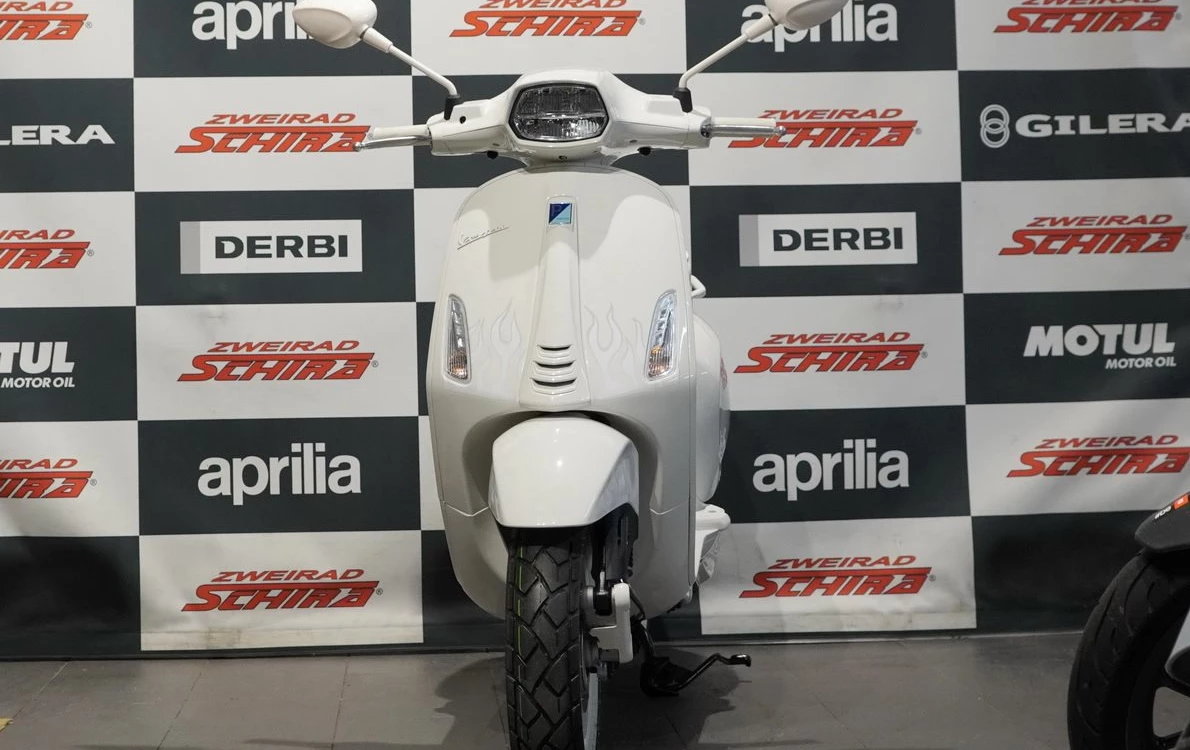 Zum Vergrößern bitte anklicken! Angebot Vespa Sprint Justin Bieber X Vespa 50