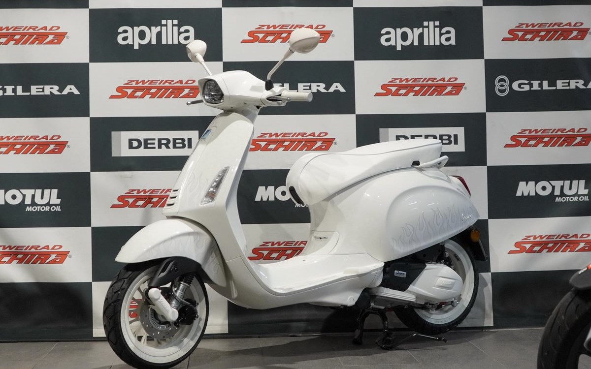 Zum Vergrößern bitte anklicken! Angebot Vespa Sprint Justin Bieber X Vespa 50