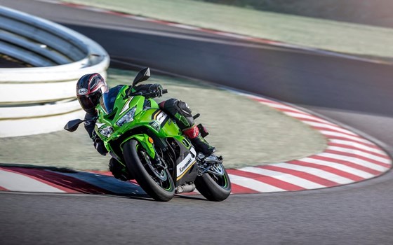 Neufahrzeug Kawasaki Ninja ZX-4RR - Bild 4