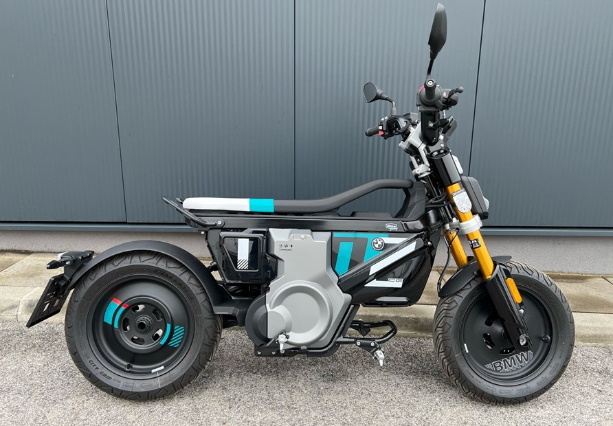 BMW CE 02 11kW (cosmicblack uni 2)