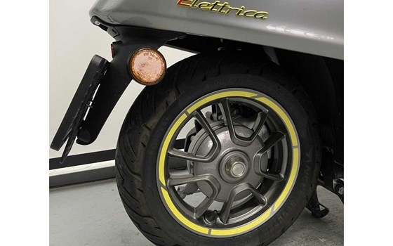 Gebrauchtmotorrad Vespa Elettrica - Bild 10