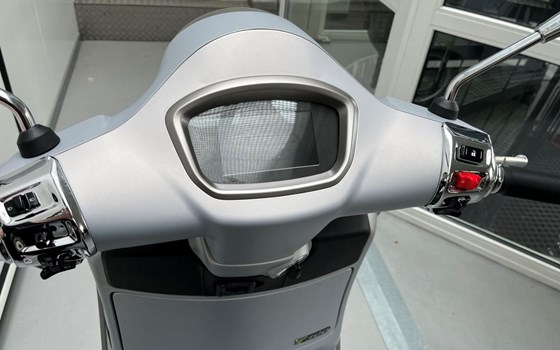 Neufahrzeug Vespa GTS 300 Super Tech - Bild 5