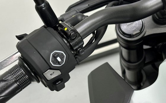 Neufahrzeug Honda CB125R - Bild 12