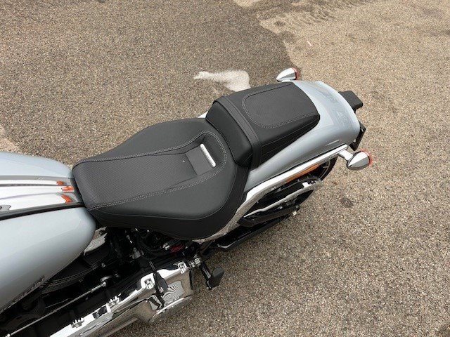 Harley-Davidson Softail Breakout FXBR (Atlas Silver Metallic) - Bild 12