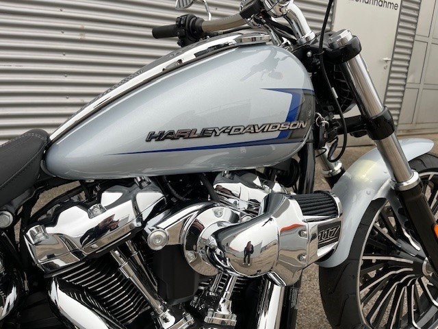 Harley-Davidson Softail Breakout FXBR (Atlas Silver Metallic) - Bild 3