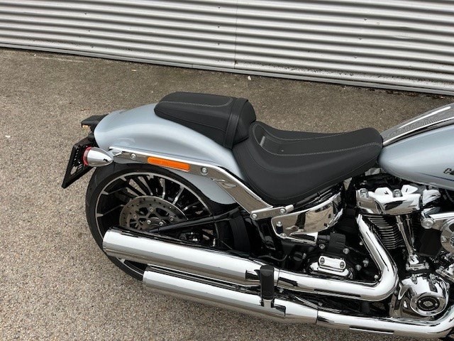 Harley-Davidson Softail Breakout FXBR (Atlas Silver Metallic) - Bild 6