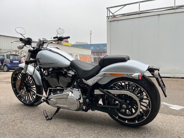 Harley-Davidson Softail Breakout FXBR (Atlas Silver Metallic) - Bild 9