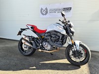 Neumotorrad Ducati Monster + Teilzahlung € 169 mit Garantie Akrapovic Edition