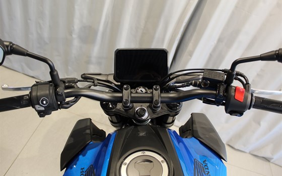 Gebrauchtmotorrad Honda CB125R - Bild 12