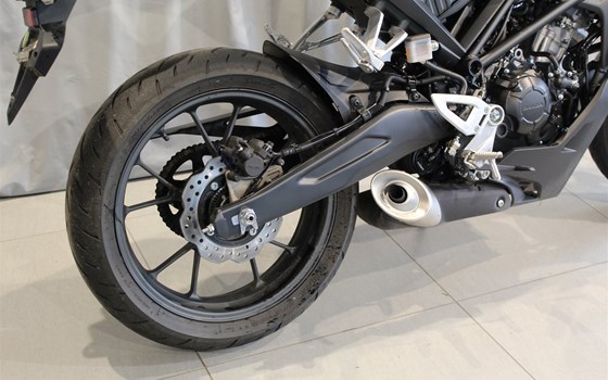 Gebrauchtmotorrad Honda CB125R - Bild 4