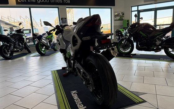 Neufahrzeug Kawasaki Ninja 7 Hybrid - Bild 13