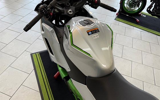 Neufahrzeug Kawasaki Ninja 7 Hybrid - Bild 16