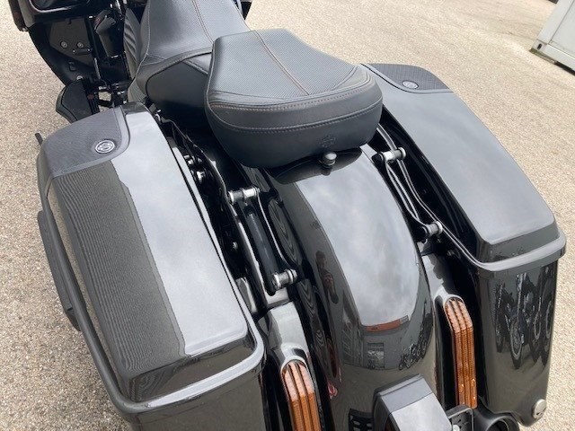 Harley-Davidson CVO Road Glide FLTRXSE (Black Earth/Vivid Black) - Bild 12