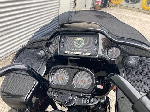 Harley-Davidson CVO Road Glide FLTRXSE (Black Earth/Vivid Black) - Bild 17