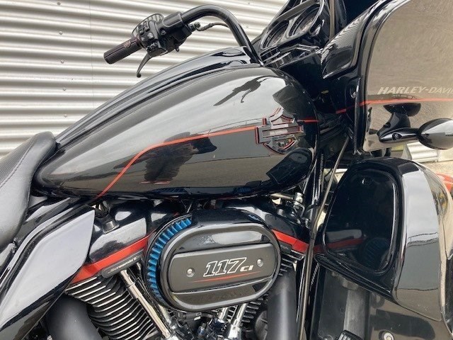 Harley-Davidson CVO Road Glide FLTRXSE (Black Earth/Vivid Black) - Bild 3