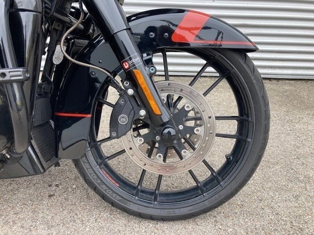 Harley-Davidson CVO Road Glide FLTRXSE (Black Earth/Vivid Black) - Bild 5