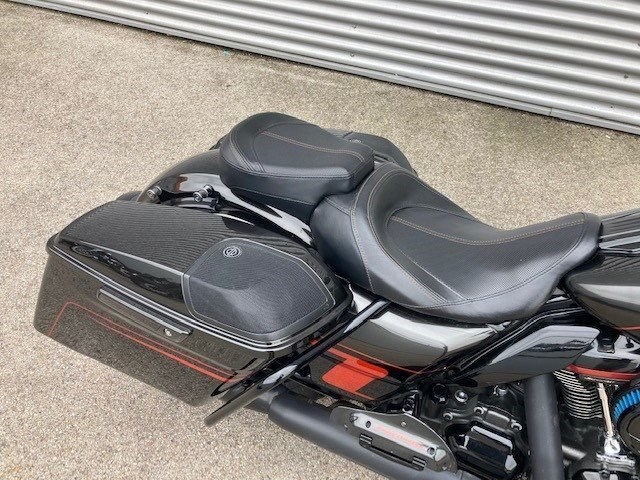 Harley-Davidson CVO Road Glide FLTRXSE (Black Earth/Vivid Black) - Bild 7