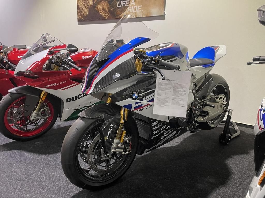 BMW HP4 RACE 
