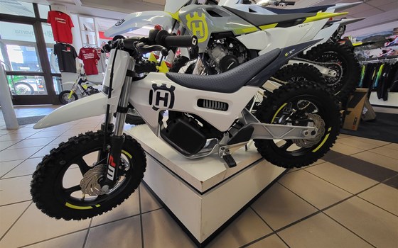 Neufahrzeug Husqvarna EE 2 - Bild 1 Neufahrzeug Husqvarna EE 2 - Bild 1