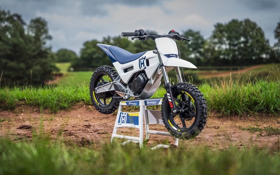 Neufahrzeug Husqvarna EE 2 - Bild 4 Neufahrzeug Husqvarna EE 2 - Bild 4